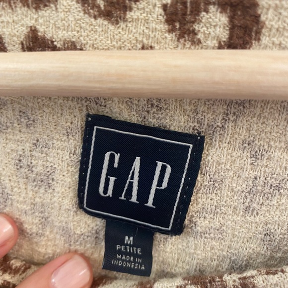Gap Cropped Cheetah Print Terry T Shirt 🐆 - Picture 3 of 3
